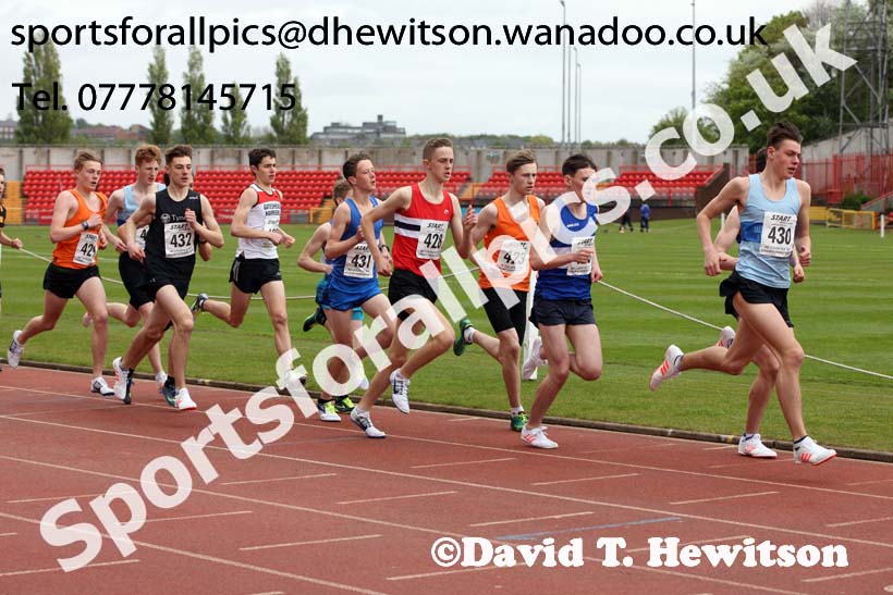 Mens under-17s 1500 metres, North Eastern Champs, Gateshead Stadium. Photo: David T. Hewitson/Sports for All Pics